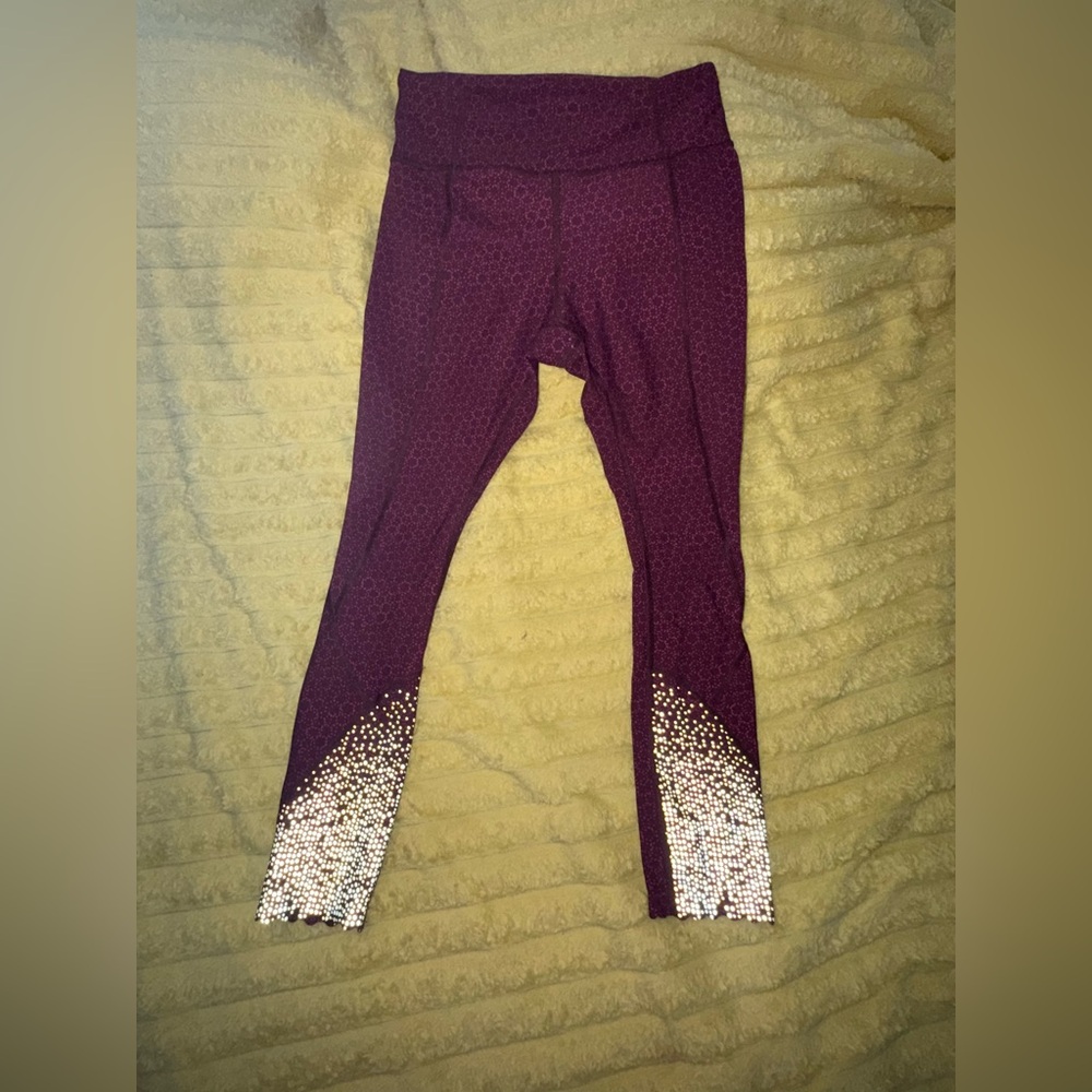 Lululemon Tight Stuff 7/8 Length Tight, Star Pixel Raspberry Bordeaux Size 6, Re